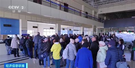 黑河市跨境游火爆 一天跨越兩國，客流量飆升300%，國內(nèi)旅游業(yè)迎風(fēng)破浪